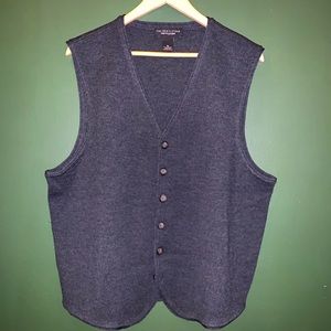 Bloomingdale’s Men’s 100% merino wool vest